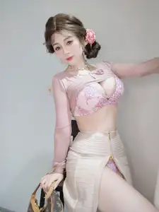 Feminine Coser: Charming Grace in Elegant Pink Attire 2024-11-24 - image 0