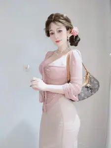 Feminine Coser: Charming Grace in Elegant Pink Attire 2024-11-24 - image 18