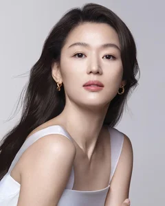 Iconic Beauty: The Top CF Queens of South Korea Across Every Generation - image 0