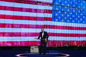 Highlights from Day 1 of the Democratic National Convention: Key Moments and Political Energy - image 9