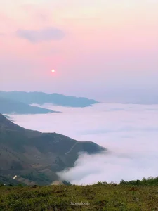 Chasing Clouds in Ta Xua: A Breathtaking Guide to Khe Cai Village Sunsets - image 2