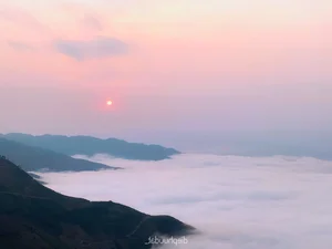 Chasing Clouds in Ta Xua: A Breathtaking Guide to Khe Cai Village Sunsets - image 7