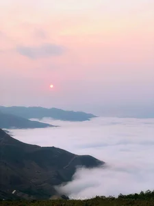 Chasing Clouds in Ta Xua: A Breathtaking Guide to Khe Cai Village Sunsets - image 8