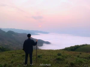 Chasing Clouds in Ta Xua: A Breathtaking Guide to Khe Cai Village Sunsets - image 5