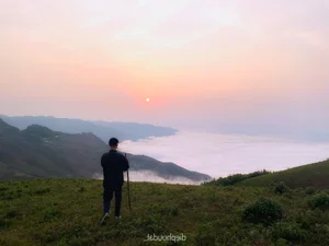 Chasing Clouds in Ta Xua: A Breathtaking Guide to Khe Cai Village Sunsets - image 4