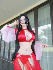 Coser Baiyin81 Transforms into Alluring Boa Hancock | Fantia 2024年12月 Part01 - image 12