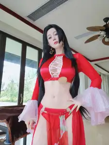 Coser Baiyin81 Transforms into Alluring Boa Hancock | Fantia 2024年12月 Part01 - image 13