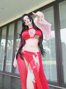 Coser Baiyin81 Transforms into Alluring Boa Hancock | Fantia 2024年12月 Part01 - image 8