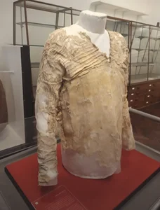 Discovering the World's Oldest Woven Garment: The 5,000-Year-Old Tarkhan Dress and Ancient Style - image 1