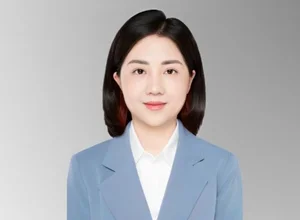 Vietnam's Youngest Female Associate Professor of 2024: A Blend of Beauty and Academic Excellence - image 0