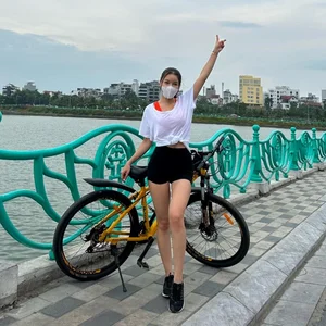 Meet Yen Xuan: The Stunning and Fit Wife of Star Goalkeeper Dang Van Lam - image 2
