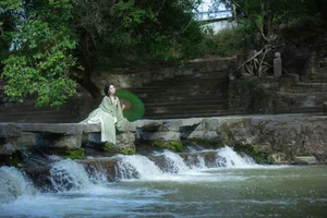 Exploring Sophisticated Style in YiTuYu Art Language Vol.6368 with Model Zhi Zhi Qi - image 35