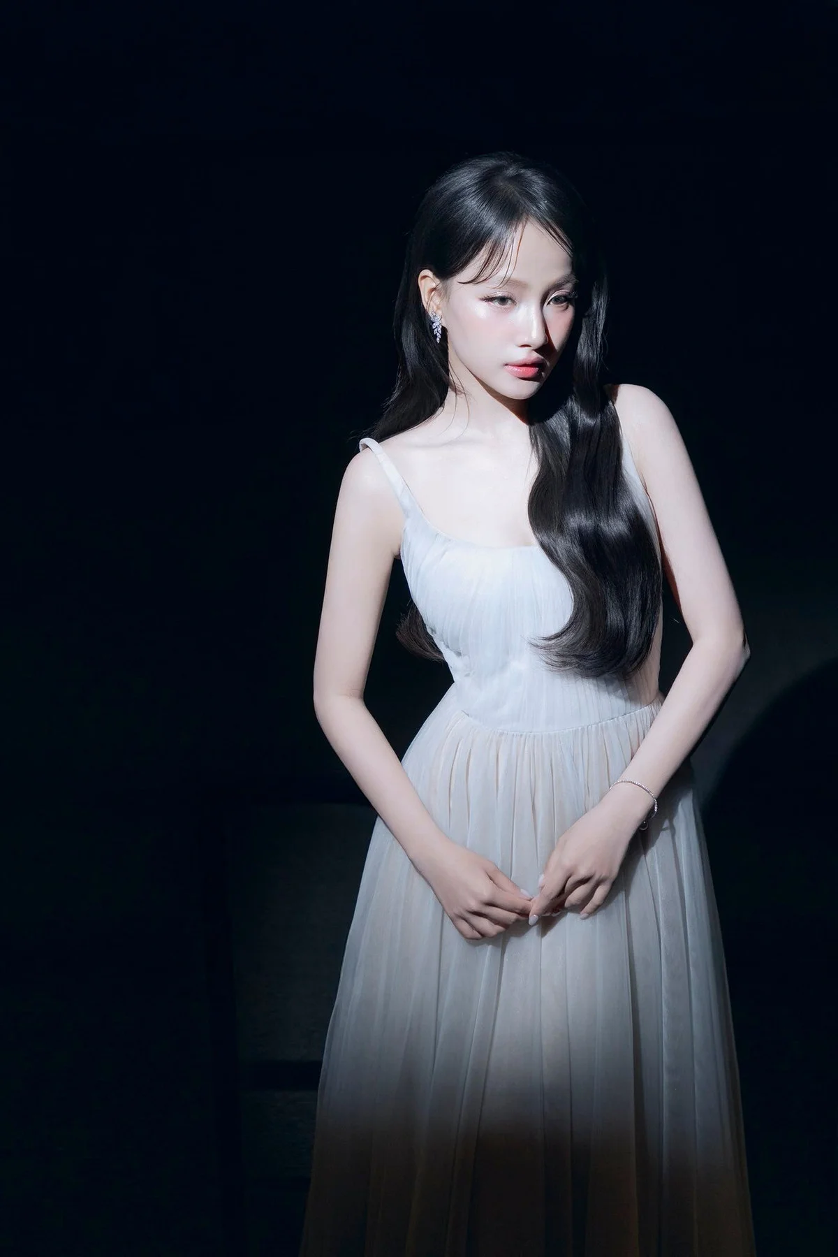 The Ethereal Beauty of the Hung Yen Muse: A Pure Aesthetic Journey