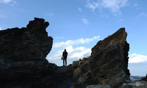 Exploring the Ancient 400-Million-Year-Old Black Rock Cliffs of Ban Than in Quang Nam - image 3