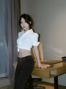 Zhi Zhi: Alluring XiuRen Intern Secretary Captivates with Professional Charm. - image 32