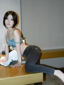 Zhi Zhi: Alluring XiuRen Intern Secretary Captivates with Professional Charm. - image 7