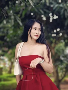 The Seductive Transformation of NSND Viet Anh’s Partner: Embracing a Bold and Confident New Look - image 1