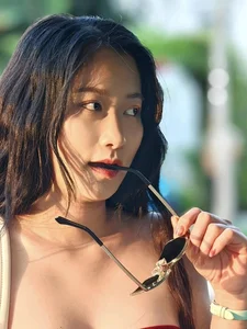 The Seductive Transformation of NSND Viet Anh’s Partner: Embracing a Bold and Confident New Look - image 6