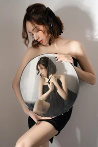 Stunning Gallery of Phan Thi Hong Sang: Capturing the Essence of Elegance and Modern Charm - image 20