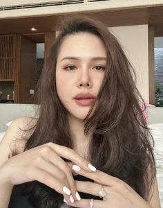 Phanh Lee’s Post-Baby Glow: Addressing the Beauty Rumors Surrounding the Billionaire’s Daughter-in-Law - image 6
