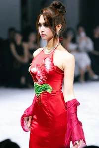 The Striking Beauty and Grace of a 1.8m Tall Transgender Fashion Model Breaking Industry Barriers - image 5