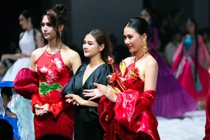 The Striking Beauty and Grace of a 1.8m Tall Transgender Fashion Model Breaking Industry Barriers - image 3