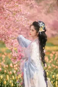 YiTuYu Vol.8666 Xian Lu: Ethereal Hanfu Beauty Amidst Cherry Blossoms - image 2