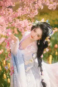 YiTuYu Vol.8666 Xian Lu: Ethereal Hanfu Beauty Amidst Cherry Blossoms - image 5