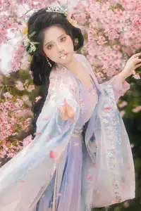 YiTuYu Vol.8666 Xian Lu: Ethereal Hanfu Beauty Amidst Cherry Blossoms - image 6
