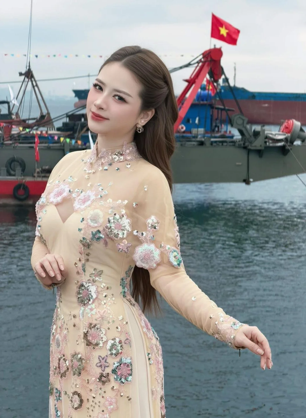 MC Ky Duyen at 61: Ageless Beauty and Mai Ngoc's Rare Family Moments