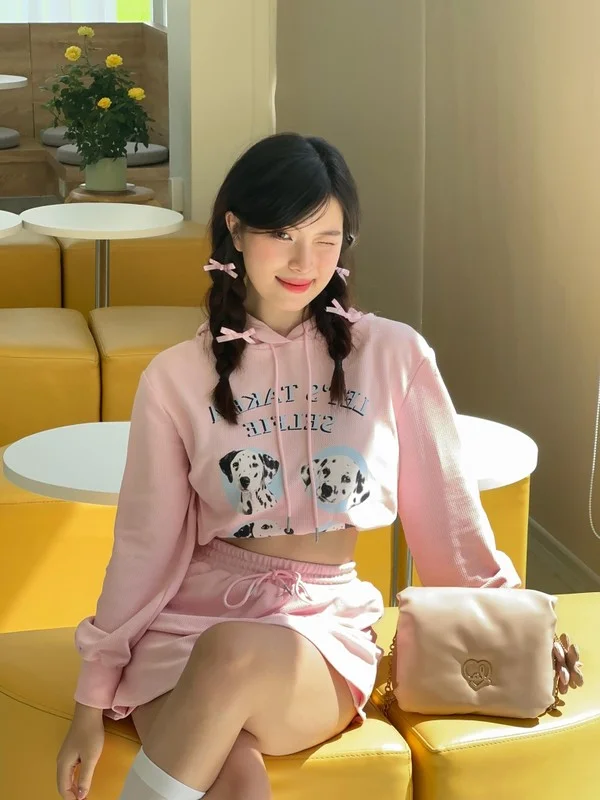 HAGL Footballer’s Girlfriend Gains International Attention: Chinese Media Praises Her Exceptional Beauty and Style