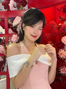 HAGL Footballer’s Girlfriend Gains International Attention: Chinese Media Praises Her Exceptional Beauty and Style - image 4