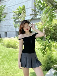 HAGL Footballer’s Girlfriend Gains International Attention: Chinese Media Praises Her Exceptional Beauty and Style - image 2