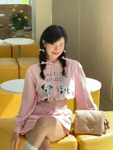 HAGL Footballer’s Girlfriend Gains International Attention: Chinese Media Praises Her Exceptional Beauty and Style - image 0