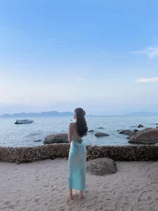 Beach Fashion Trends: Stunning Summer Looks Inspired by Top Celebrity Styles - image 9