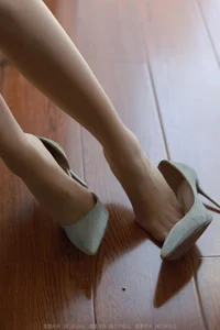 IESS Soft as Water: A Masterclass in Elegant Hosiery and Aesthetic Fashion Photography - image 7