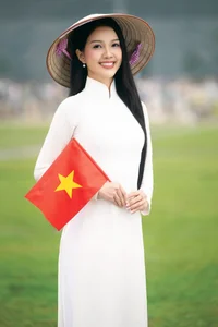 Rising Star Nguyen Hoang My Van: A Potential Contender for the Miss Vietnam Title - image 10