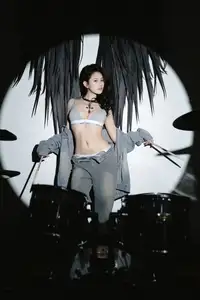 Art Language Vol.8714: Ni Ni - The Alluring Rock Girl with Unmistakable Charisma - image 1