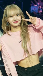 Lisa from Blackpink: Exploring the Striking Natural Beauty of the Global K-Pop Icon Through Candid Moments and Unedited Photos - image 9
