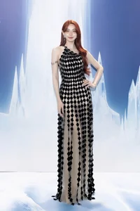 Ho Quang Hieu and Pregnant Wife Tue Nhi Shine at High-Profile Fashion Event - image 10