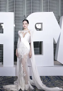 Ho Quang Hieu and Pregnant Wife Tue Nhi Shine at High-Profile Fashion Event - image 3