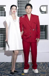 Ho Quang Hieu and Pregnant Wife Tue Nhi Shine at High-Profile Fashion Event - image 6