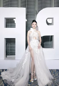 Ho Quang Hieu and Pregnant Wife Tue Nhi Shine at High-Profile Fashion Event - image 11
