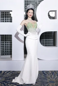 Ho Quang Hieu and Pregnant Wife Tue Nhi Shine at High-Profile Fashion Event - image 5
