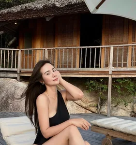 Huyen Lizzie Showcases Stunning Hourglass Figure in Latest High-Fashion Celebrity Gallery - image 4