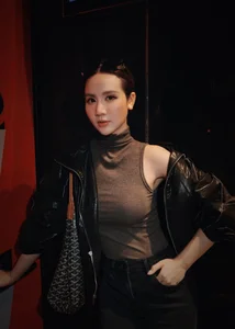 Huyen Lizzie Showcases Stunning Hourglass Figure in Latest High-Fashion Celebrity Gallery - image 2