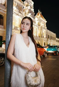 Huyen Lizzie Showcases Stunning Hourglass Figure in Latest High-Fashion Celebrity Gallery - image 3