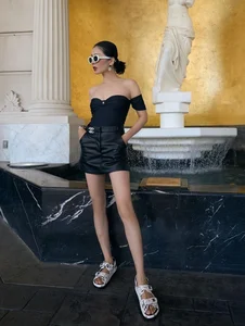 Elegant Resort Fashion Inspiration: Exploring Lệ Quyên’s Luxurious Vacation Wardrobe and Style - image 5