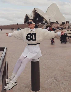 Elegant Resort Fashion Inspiration: Exploring Lệ Quyên’s Luxurious Vacation Wardrobe and Style - image 4