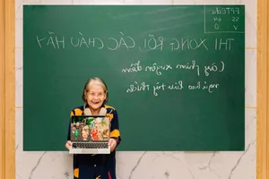 Heartwarming Ways Grandparents Celebrate Students After Final Exams and Academic Milestones - image 3